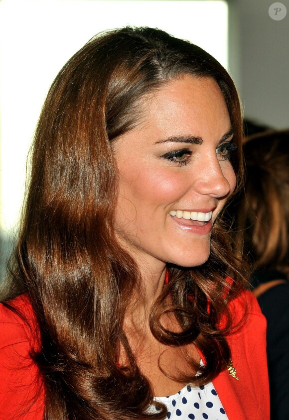 Kate Middleton est allée à la rencontre des volontaires lors d'une visite du QG britannique au village olympique le 3 août 2012