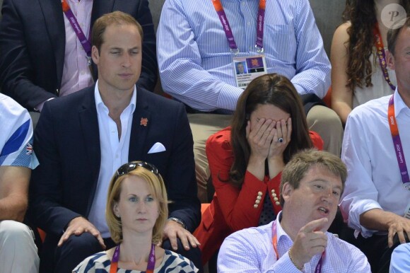 Le prince William, duc de Cambridge et Catherine, son épouse déçue lors des finales olympiques de natation le 3 août 2012 à Londres