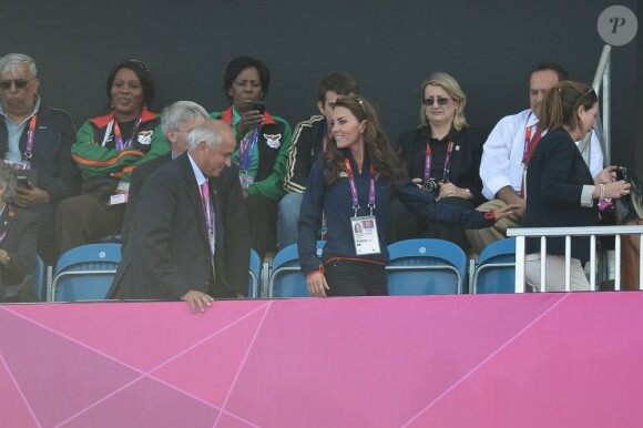 Kate Middleton le 4 août 2012 lors des JO de Londres, devant le match de hockey Grande-Bretagne - Pakistan.
