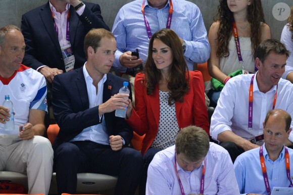 Kate Middleton et le prince William lors des finales de natation des Jeux olympiques de Londres le 3 août 2012 à l'Aquatics Centre