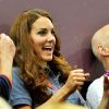 Kate Middleton supportrice des handballeuses britanniques contre la Croatie le 5 août 2012 aux Jeux olympiques de Londres.