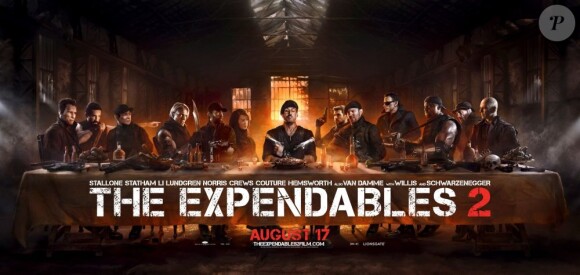 Sylvester Stallone et son équipe de bras musclés dans Expendables 2. L'affiche réinterprète la Cène de Leonard de Vinci, les mitraillettes en plus.