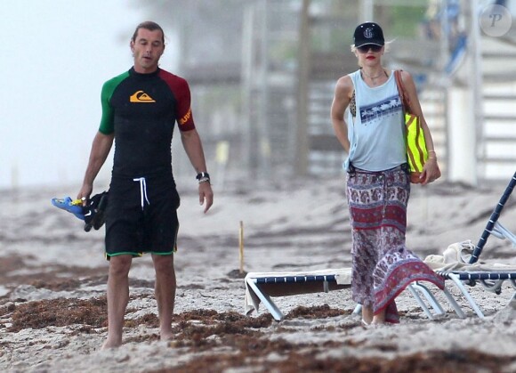 Gwen Stefani à la plage avec son mari Gavin Rossdale et leur fils Zuma, le 6 août 2012 à Palm Beach