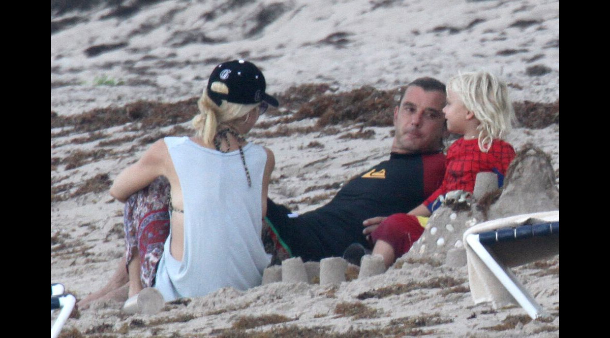 Photo Sur la plage de Palm Beach, Gwen Stefani, son mari Gavin(01)