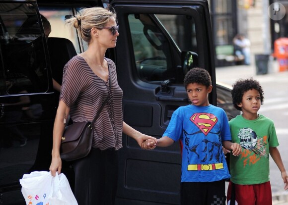 Heidi Klum et ses deux fils Henry et Johan dans le quartier de SoHo. New York, le 6 août 2012.