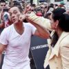 Jean-Claude Van Damme et sa femme Gladys Portugues lors de l'avant-première du film Expendables 2 : unité spéciale le 8 août 2012 à Madrid