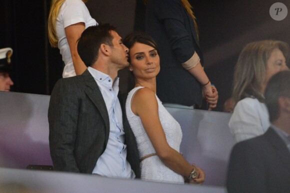 Un peu de tendresse dans ce monde de performances... Frank Lampard et sa fiancée Christine Bleakley dans les tribunes du stade olympique de Londres lors des JO, le 9 août 2012.