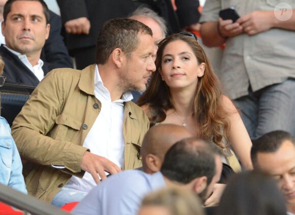 Dany Boon et sa femme Yaël dans les tribunes du Parc des Princes pour la rentrée du Paris Saint-Germain en Ligue 1 le 11 août 2012.