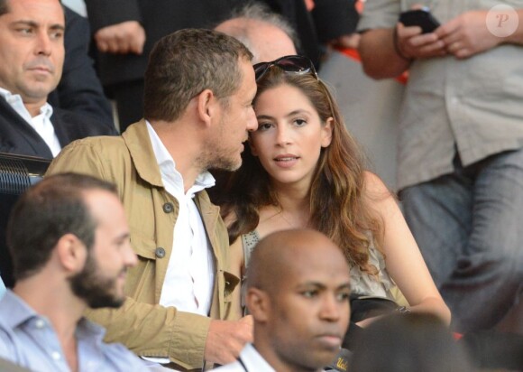 Dany Boon et sa femme Yaël dans les tribunes du Parc des Princes pour la rentrée du Paris Saint-Germain en Ligue 1 le 11 août 2012.