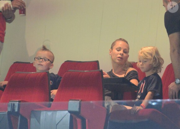 Helena Seger, la compagne de Zlatan Ibrahimovic, et leurs deux fils Maximilian et Vincent étaient présents le 11 août 2012 au Parc des Princes pour voir les débuts du géant suédois sous les couleurs du Paris Saint-Germain, auteur d'un doublé face à Lorient.
