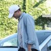 Ashton Kutcher et Mila Kunis ne s'affichent pas en couple mais ils ont déjeuné tous les deux à Studio City en Californie le 12 août 2012
