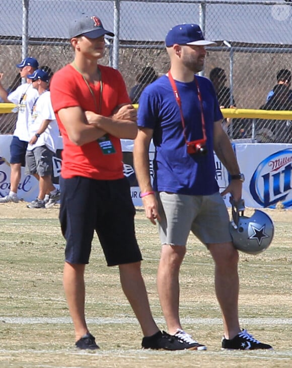 Ashton Kutcher assistant à l'entraînement de l'équipe de football américain The Dallas Cowboys à Oxnard, le 11 août 2012