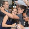 Jennifer Garner arrive sur le plateau du Late Show à New York, le 14 août 2012 - Elle signe des autographes à ses fans