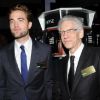 Robert Pattinson visite la New York Stock Exchange en compagnie du réalisateur de Cosmopolis David Cronenberg le 14 août 2012