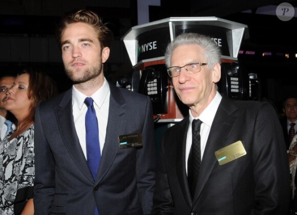 Robert Pattinson visite la New York Stock Exchange en compagnie du réalisateur de Cosmopolis David Cronenberg le 14 août 2012