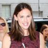 Jennifer Garner, ravissante, signe des autographes à New York, le 15 août 2012
