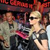 Paris Hilton au VIP Room de St-Tropez, le vendredi 17 août 2012, avec son ami Jean-Roch.