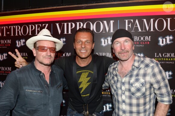 Jean-Roch entouré de Bono et The Edge (U2), au VIP Room de St-Tropez, le vendredi 17 août 2012.