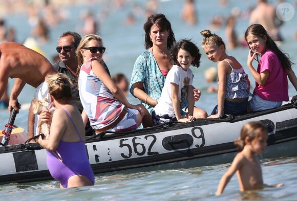 Kate Moss en vacances à Saint-Tropez avec sa fille, Lila, le 19 août 2012