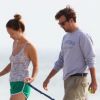 Olivia Wilde, Jason Sudeikis et leur chien s'amusent à la plage à Wilmington en Caroline du Nord et profitent du beau temps, le 18 août 2012