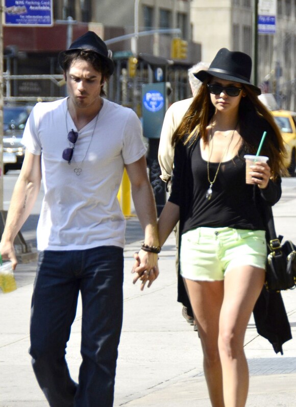 Nina Dobrev et son amoureux Ian Somerhalder lors d'une escapade à New York en mai 2012