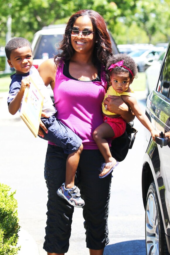 Laila Ali et ses deux enfants Curtis et Sydney le 29 juillet 2012 à Los Angeles