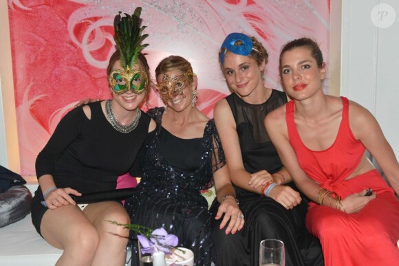 Alexandra Thornton, Edwina Tops Alexander, Electra Niarchos et Charlotte Casiraghi le 17 août 2012 lors de la soirée de gala du concours hippique international de Valkenswaard