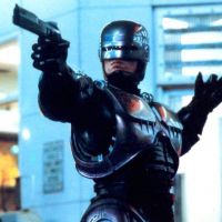 RoboCop : Michael Keaton remplace Hugh Laurie dans ''l'enfer'' du remake