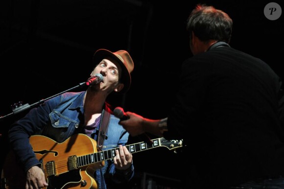 Tryo en concert sur le parvis de l'hôtel de Ville de Paris, le Festival Fnac Live, le 22 juillet 2012.