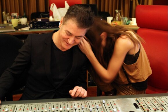 Lou Doillon et Etienne Daho en studio à Paris pour l'enregistrement de Places, son premier album, le 13 avril 2012.
