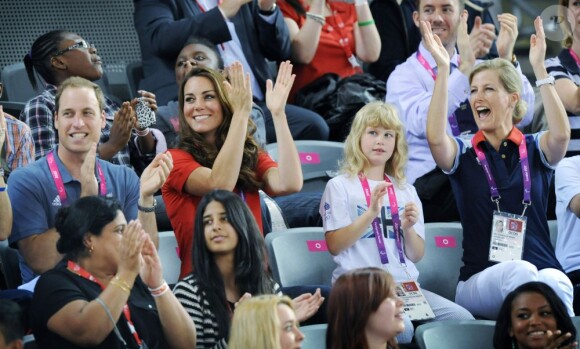 Kate Middleton et le prince William avec Sophie de Wessex et sa fille Lady Louise au vélodrome de Londres le 30 août 2012 au premier jour des Jeux paralympiques.