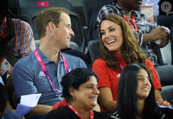 Kate Middleton et le prince William complices au vélodrome de Londres le 30 août 2012 au premier jour des Jeux paralympiques.