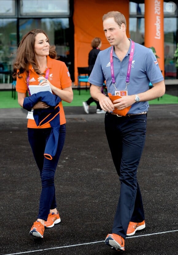 Kate Middleton et le prince William à la sortie du vélodrome de Londres le 30 août 2012 au premier jour des Jeux paralympiques.