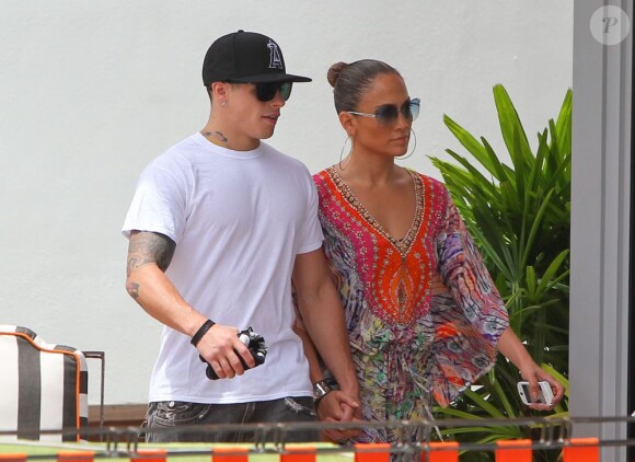 Jennifer Lopez et Casper Smart, en amoureux quelques heures avant le concert. Miami, le 31 août 2012.