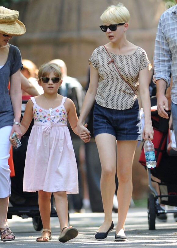 Michelle Williams et sa fille Matilda, sept ans, en promenade au Bronx Zoo à New York. Le 31 août 2012.