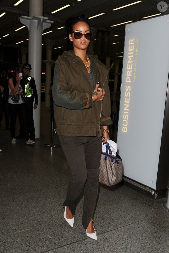 Rihanna à la gare de King Cross San Pancras, quitte Londres pour rejoindre Paris par l'Eurostar. Le 1er septembre 2012.