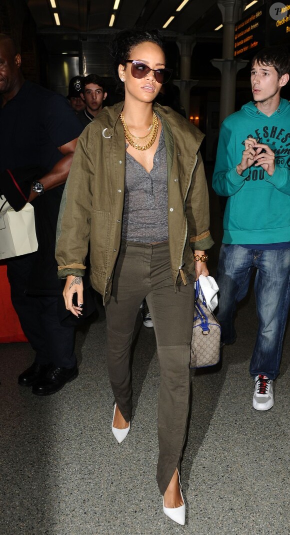 Rihanna à la gare de King Cross San Pancras, quitte Londres pour rejoindre Paris par l'Eurostar. Le 1er septembre 2012.