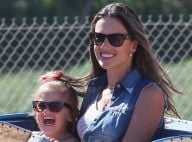 Alessandra Ambrosio retombe en enfance avec sa fille Anja et son petit dernier