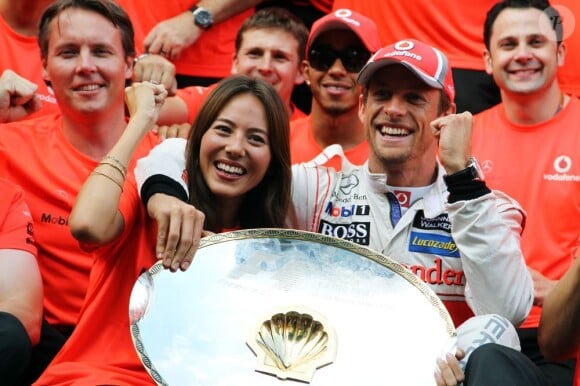Jenson Button et sa belle Jessica Michibata le 2 septembre 2012 après la victoire du Britannique lors du Grand Prix de Spa-Francorchamps en Belgique