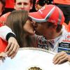 Jenson Button a reçu un long et doux baiser de sa belle Jessica Michibata le 2 septembre 2012 après la victoire du Britannique lors du Grand Prix de Spa-Francorchamps en Belgique