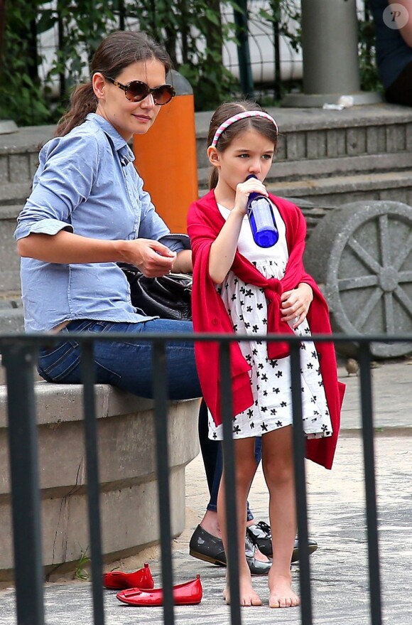Katie Holmes et Suri Cruise dans un parc de New York, le 3 septembre 2012.