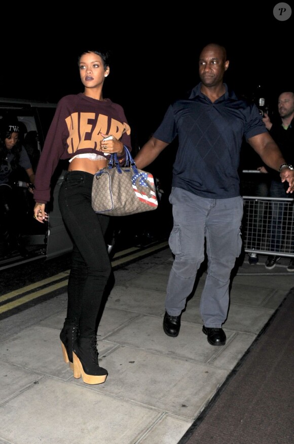Rihanna sort du studio d'enregistrement à Londres le 8 septembre 2012