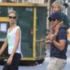 Karolina Kurkova et les deux hommes de sa vie, son mari Archie Drury et leur fils Tobin, se baladent à TriBeCa. New York, le 9 septembre 2012.