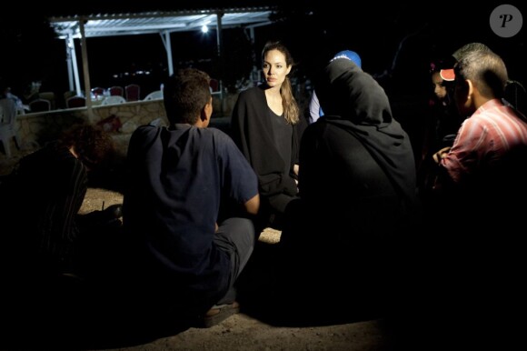 Angelina Jolie, envoyée spéciale du Haut commissariat pour les réfugiés, est allée dans le camp de réfugiés de Zaatari à la rencontre de réfugiés syriens le 10 septembre 2012