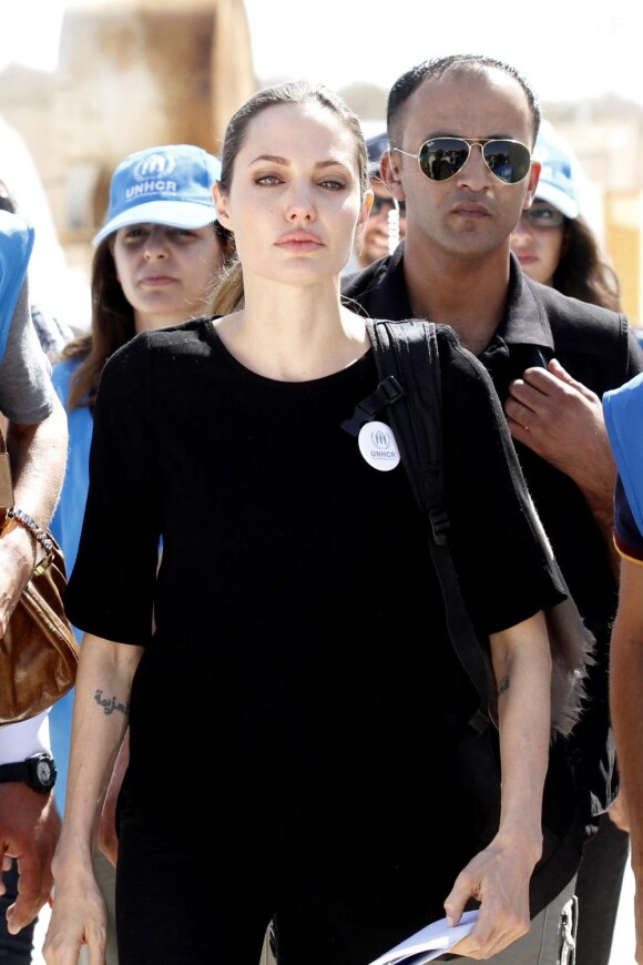 Angelina Jolie est allée à la rencontre des réfugiés dans un camp de Mafraq, en Jordanie, le 11 septembre 2012.