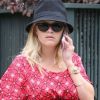 La comédienne Reese Witherspoon, enceinte, se balade dans les rues de Brentwood, le 11 septembre 2012