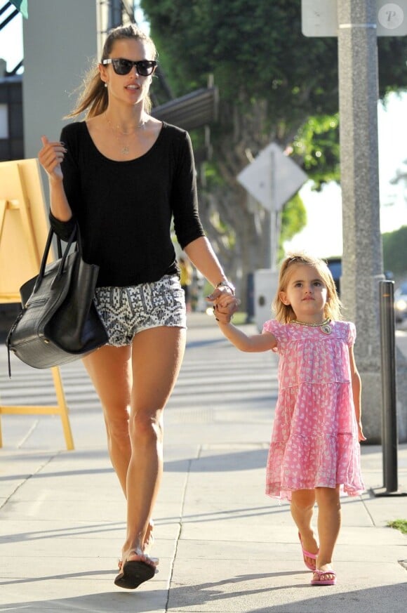 Alessandra Ambrosio aussi mode que sa fille Anja à Los Angeles, le 13 septembre 2012.