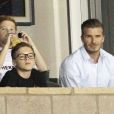 Brooklyn Beckham avec son père David Beckham et ses frères Romeo et Cruz à un match des LA Galaxy contre Colorado Rapids. Los Angeles, le 14 septembre 2012.