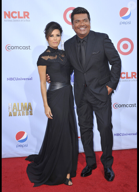 Eva Longoria et George Lopez lors des ALMA Awards à Pasadena, le 16 septembre 2012