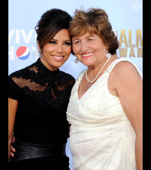 Eva Longoria et sa mère lors des ALMA Awards à Pasadena, le 16 septembre 2012